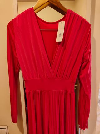 Mono mujer con etiqueta