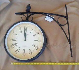 Reloj de pared a 2 caras nuevo, sin estrenar.
