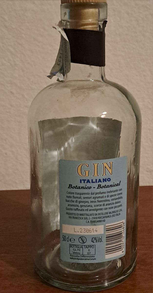Bottiglia di gin Momento