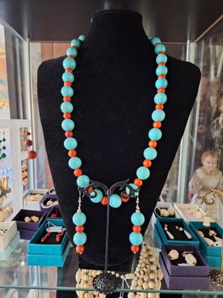 Collar de turquesa y coral 