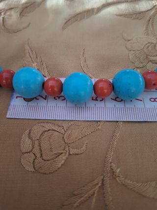 Collar de turquesa y coral 
