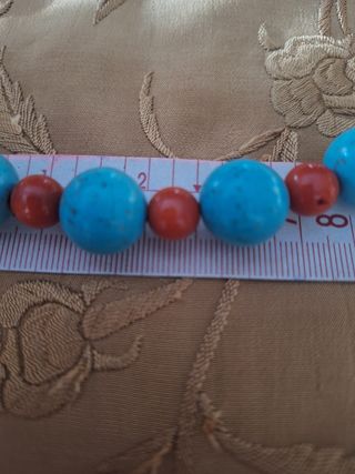 Collar de turquesa y coral 