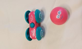 PISTA DE BOLAS Y COCHE