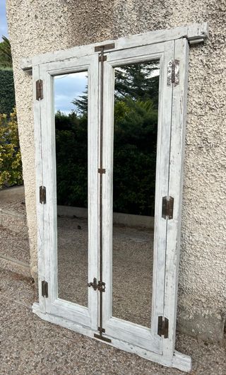 Ventana decorativa de madera y espejo