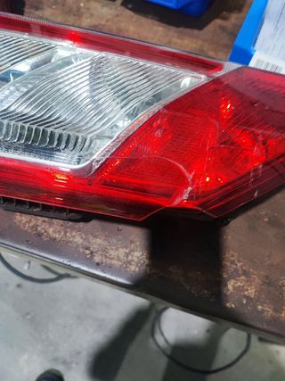 Piloto trasero izquierdo Ford transit