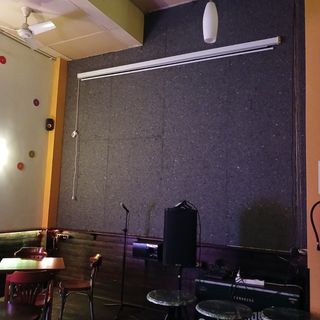 Proyector, pantalla y equipo  sonido