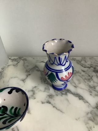 florero y plato de ceramica pintado a mano