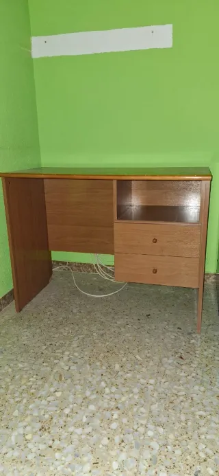 2 Escritorios de madera