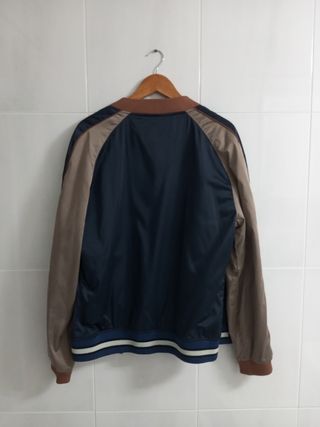 Cazadora azul y beige