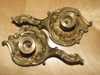 Antigua pareja candelabros porta velas bronce