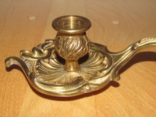 Antigua pareja candelabros porta velas bronce