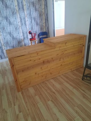 Mostrador de doble altura de madera