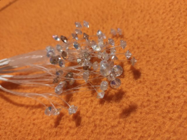 Ramo perlas transparentes.
