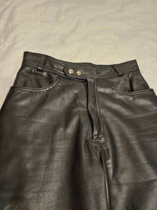 PANTALON DE CUERO