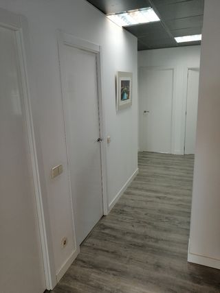 Carpintero montaje de puertas