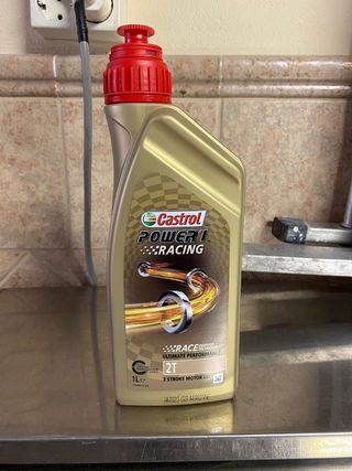 Aceite castrol power 1 racing 2T.