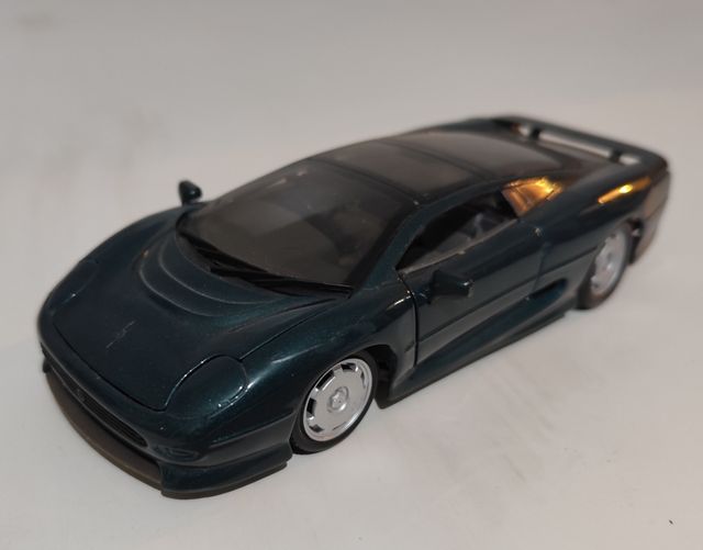 Jaguar xj 220 1/24