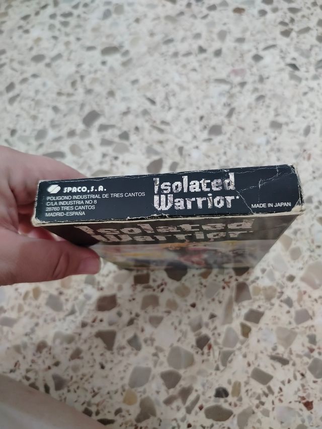 Isolated Warrior videojuego Nintendo con caja
