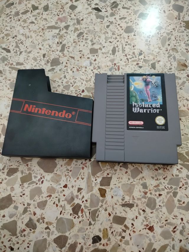 Isolated Warrior videojuego Nintendo con caja