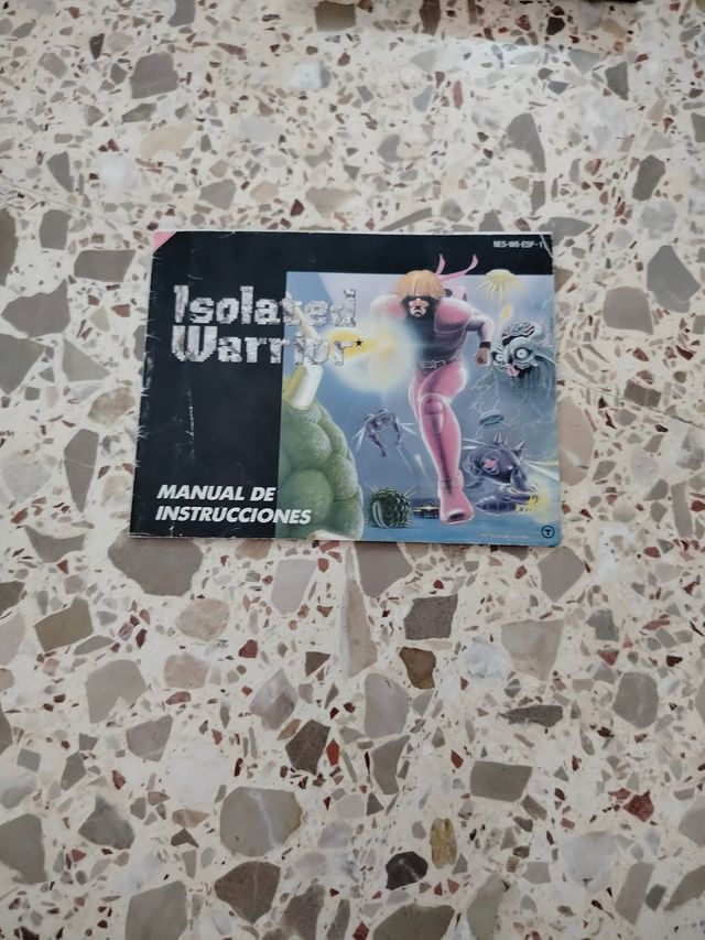 Isolated Warrior videojuego Nintendo con caja