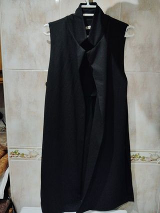 Chaqueta abierta sin mangas. Mujer