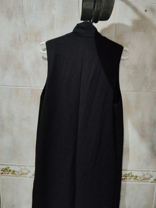 Chaqueta abierta sin mangas. Mujer
