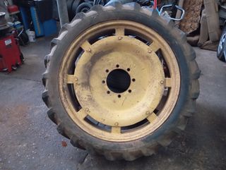 Rueda John Deere 