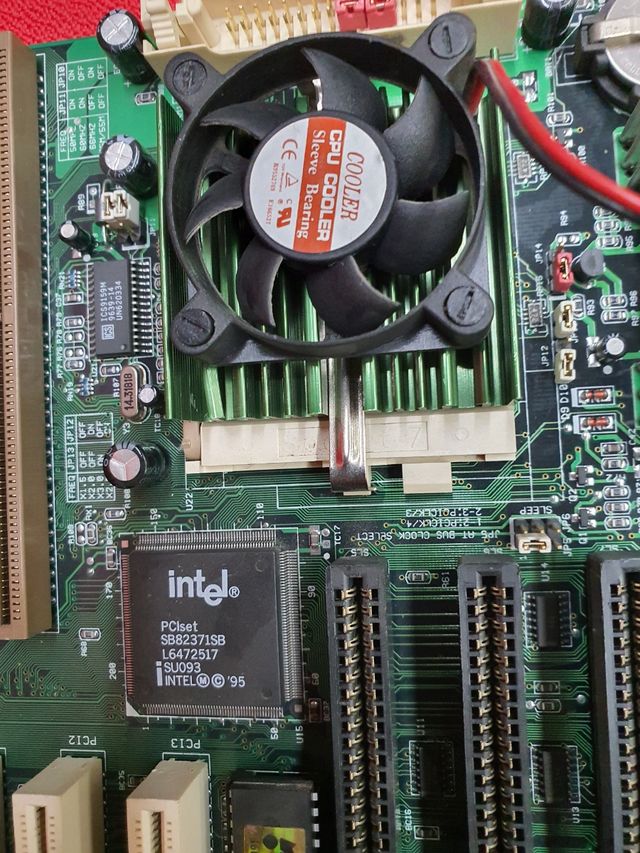 Placa socket 7 con Pentium-S 166 Mhz