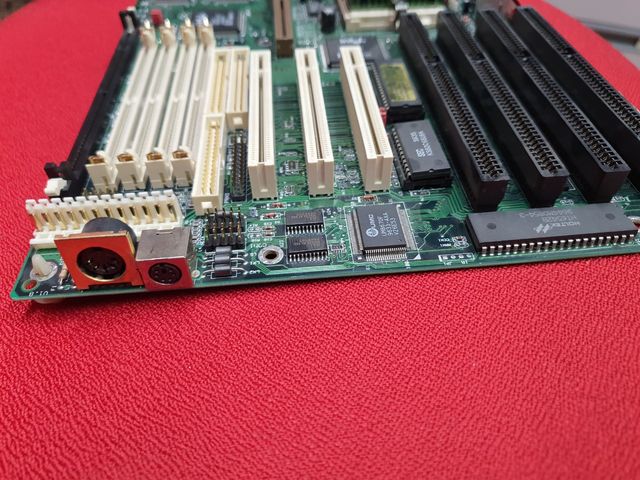 Placa socket 7 con Pentium-S 166 Mhz