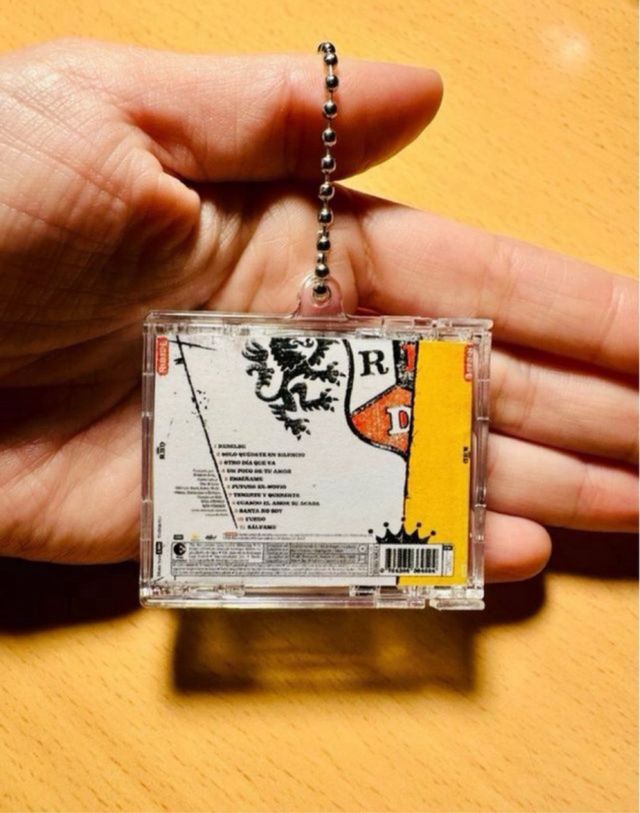 Llavero mini CD con NFC Rebelde