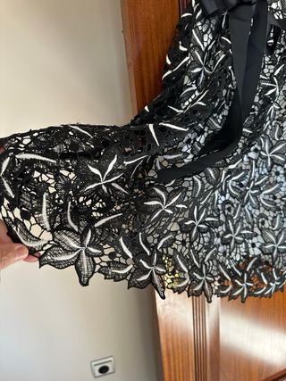 Vestido Yera fiesta negro y blanco. Talla 44