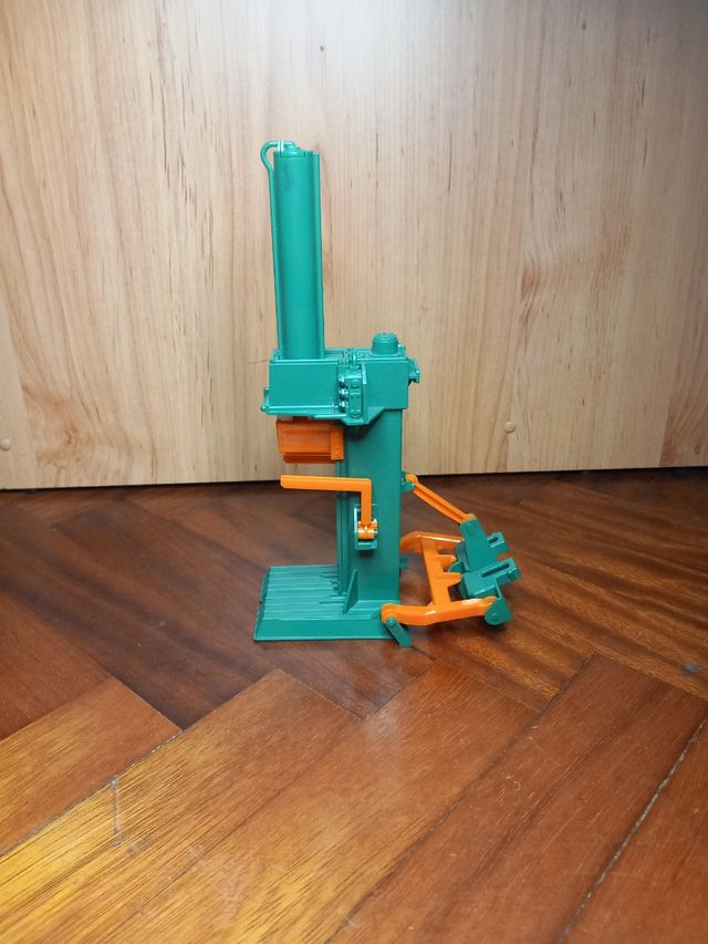 Cortador de leña de bruder escala 1:16