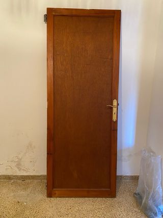 Puerta con moldura