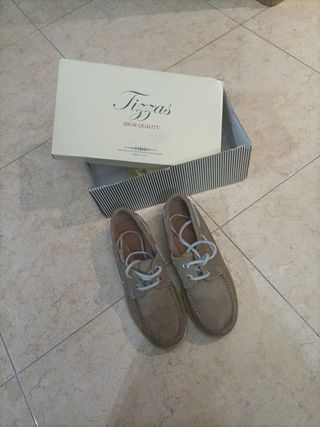 Zapatos niño, marca Tizzas número 38. 