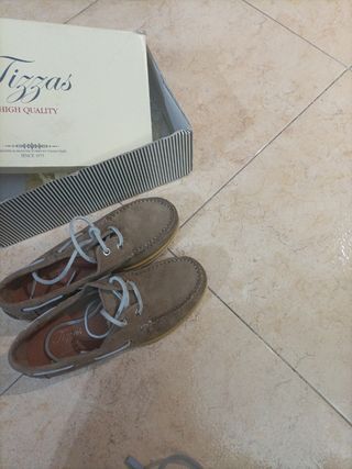 Zapatos niño, marca Tizzas número 38. 