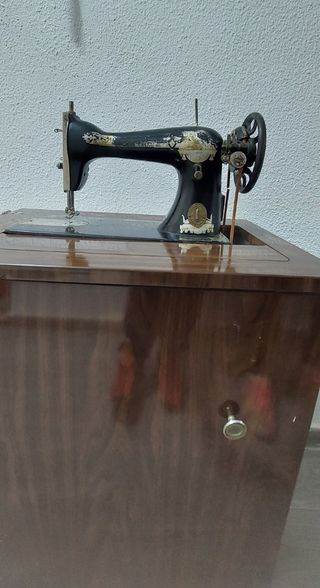 Maquina de coser antigua