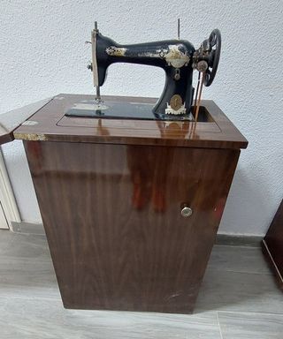 Maquina de coser antigua