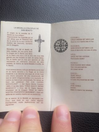 Medalla crucifijo San Benito años 50 60