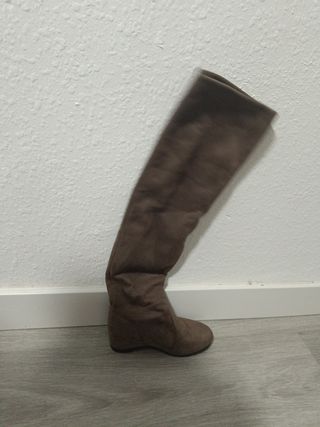 Botas altas con cuña