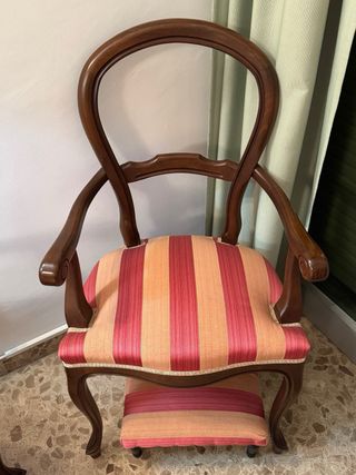 2 Sillas madera tapizadas con taburete