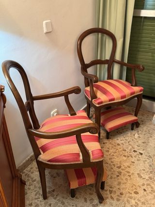 2 Sillas madera tapizadas con taburete