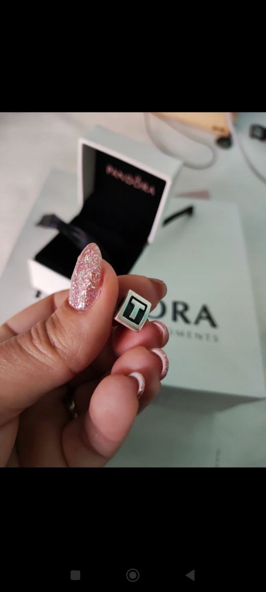 Lettera cubica Pandora T