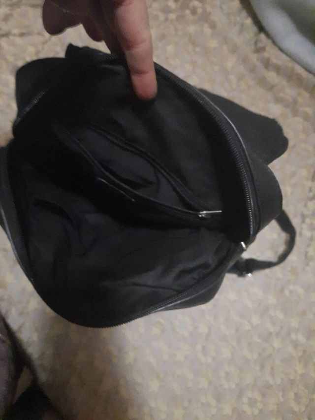 Mochila negra piel, usada2 veces39cm altox33anchoa