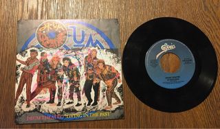 Vinile Drum Theatre living in the past