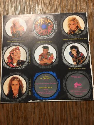 Vinile Drum Theatre living in the past