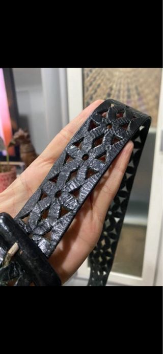 Cinturón negro de piel