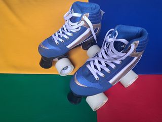 Patines 4 ruedas, marca playlife. Muy molones!