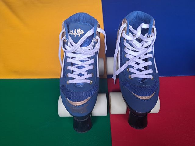 Patines 4 ruedas, marca playlife. Muy molones!