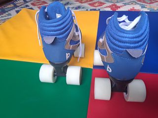 Patines 4 ruedas, marca playlife. Muy molones!