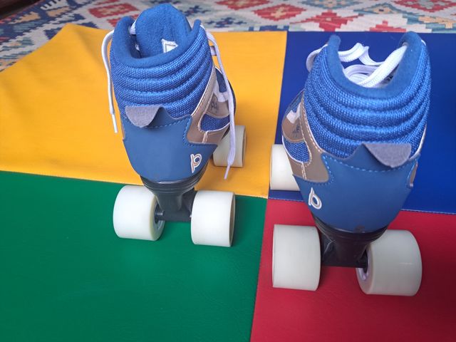 Patines 4 ruedas, marca playlife. Muy molones!